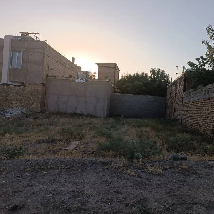 زمین ۱۵۰ متری