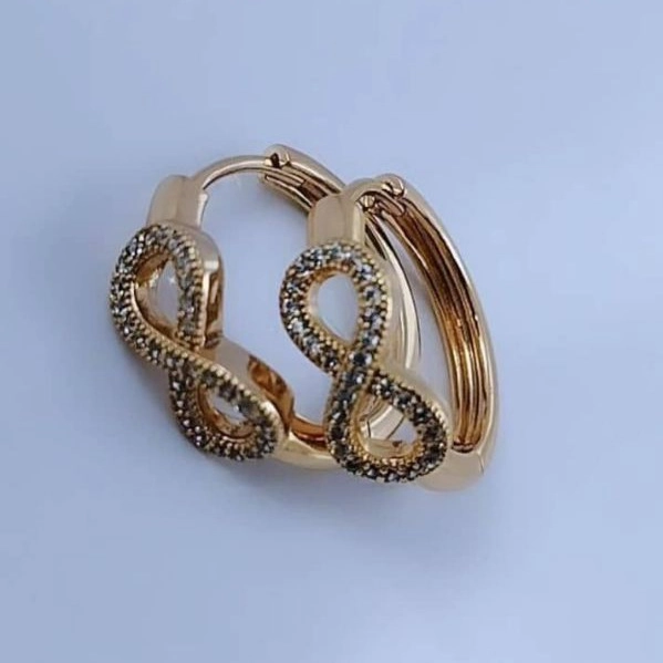 گوشواره حلقه ای با طرح بینهایت