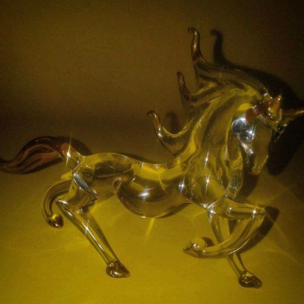 مجسمه اسب شیشه ای