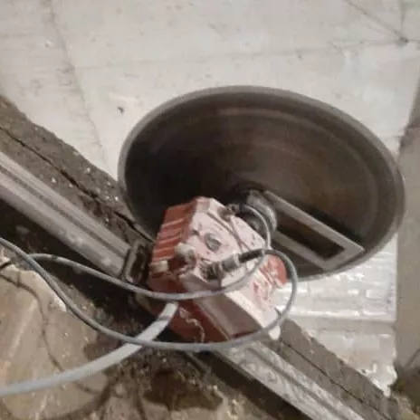 برش بتن شمشیری راه پله توسط دستگاه Wall saw برش بتن شمشیری راه پله توسط دستگاه Wall saw
