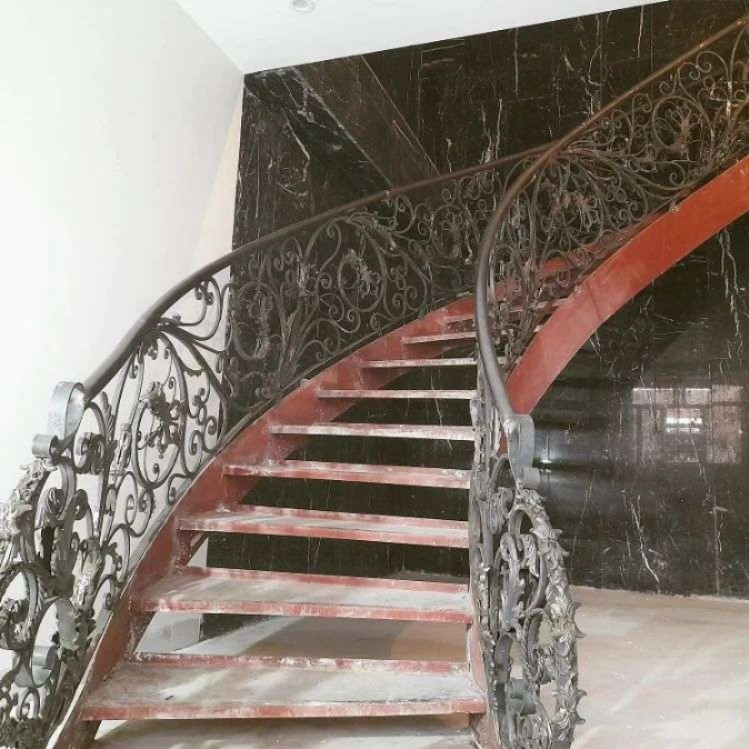 درب حفاظ و راه پله و نرده فرفورژه