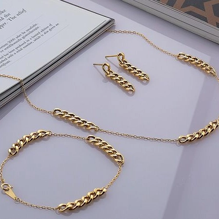 گالری دلاویز ،ساخت و طراحی طلا و جواهرات سفارشی گردنبند دستبند در ساری