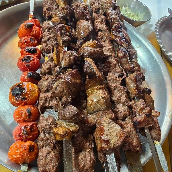 رستوران و کباب سرای تالش بره سفید در تالش