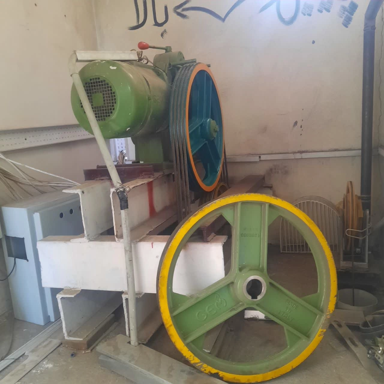 تعویض فلکه اصلی موتور گیربکس آسانسور
