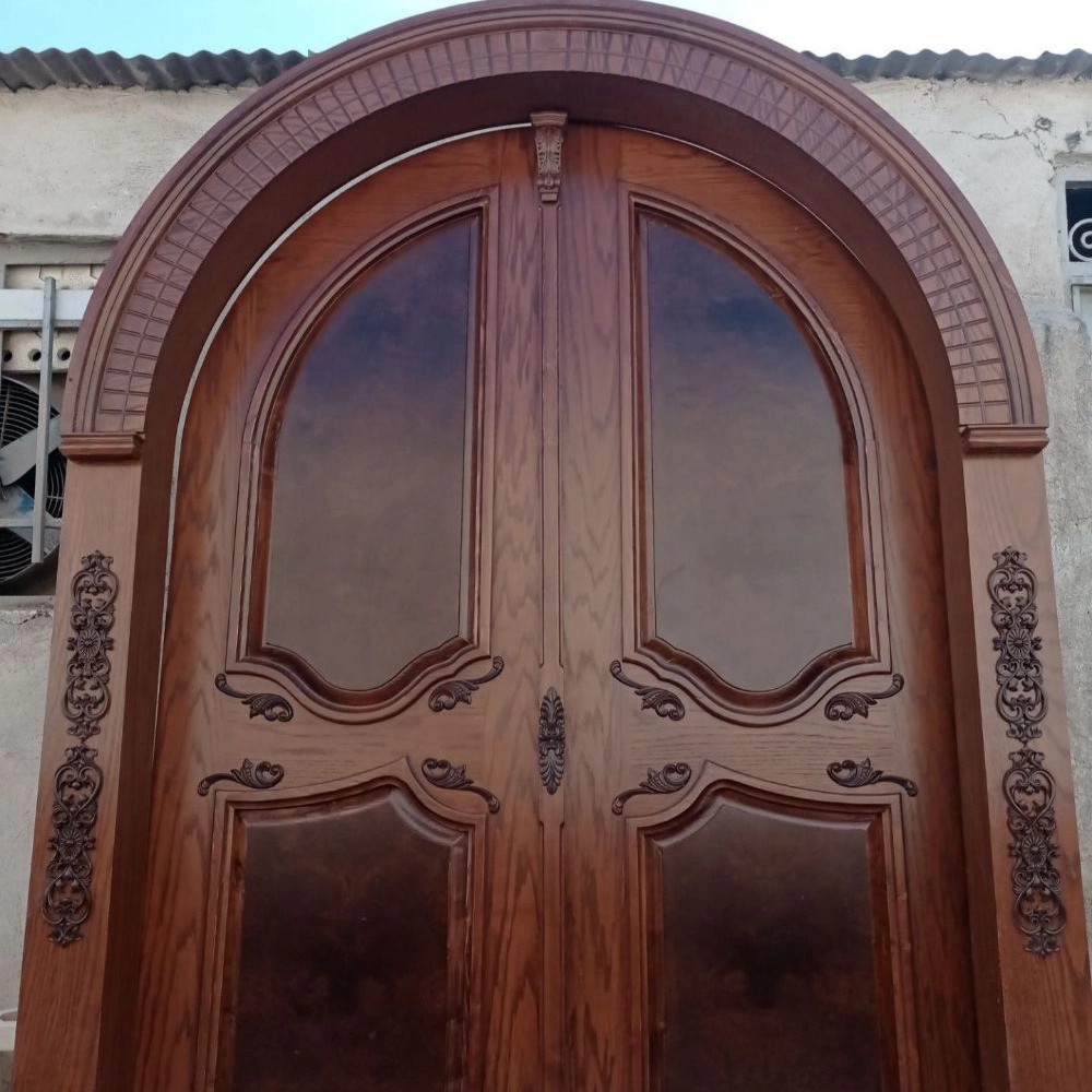 رنگ کاری درب چوبی